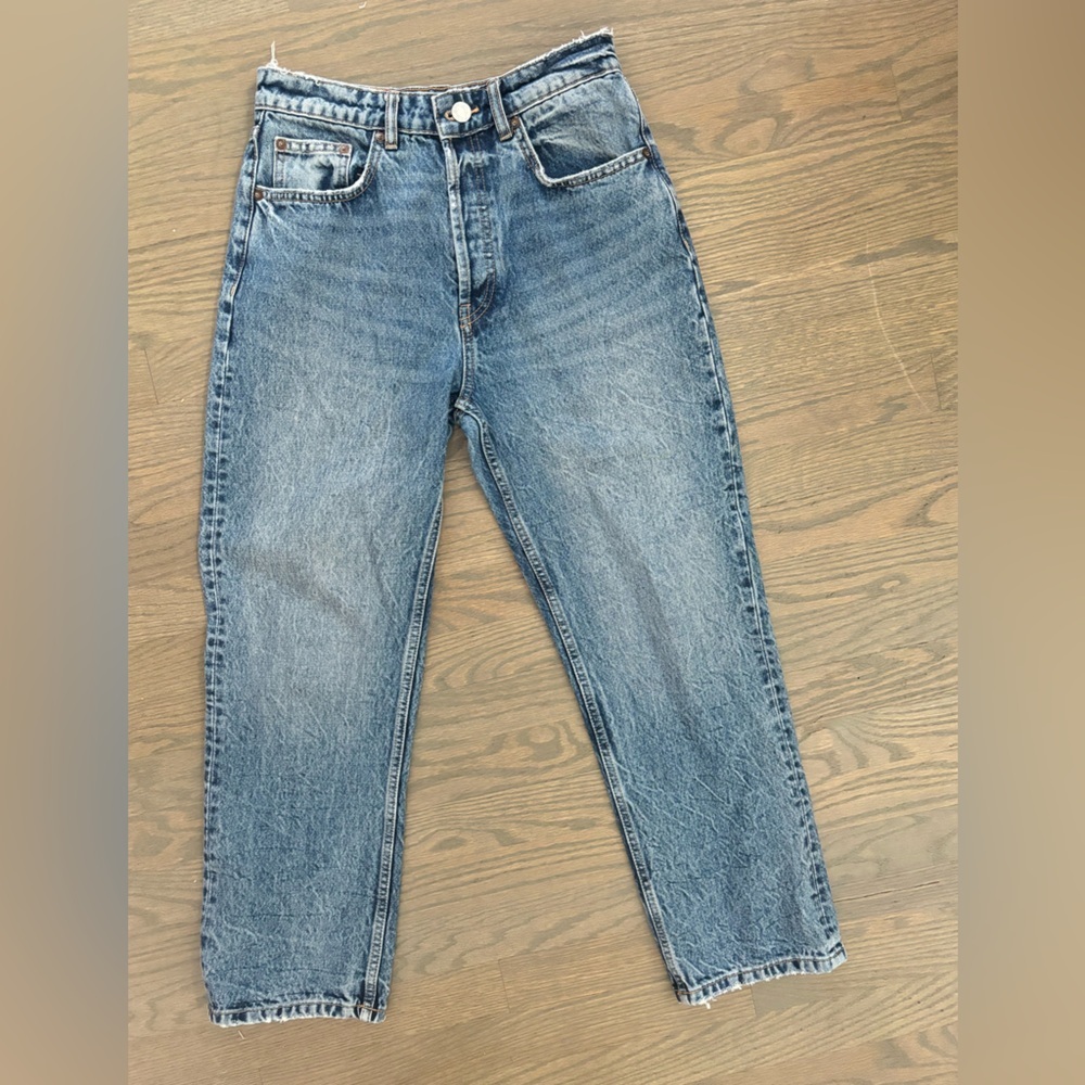 Zara Medium Wash Straight Leg Jeans women’s size 6